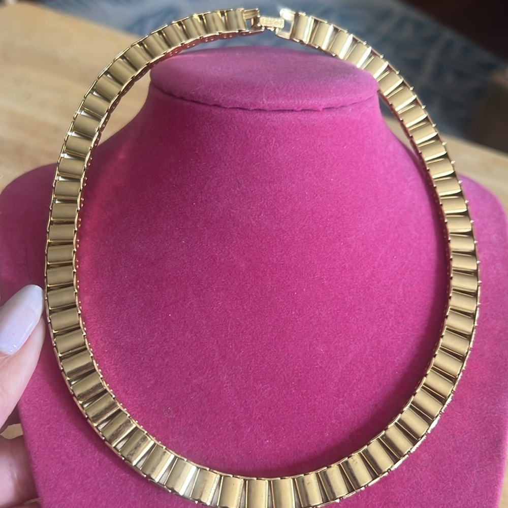 NAPIER Choker Style Gold Matte & Glossy Link Statement Necklace - Picture 5 of 8